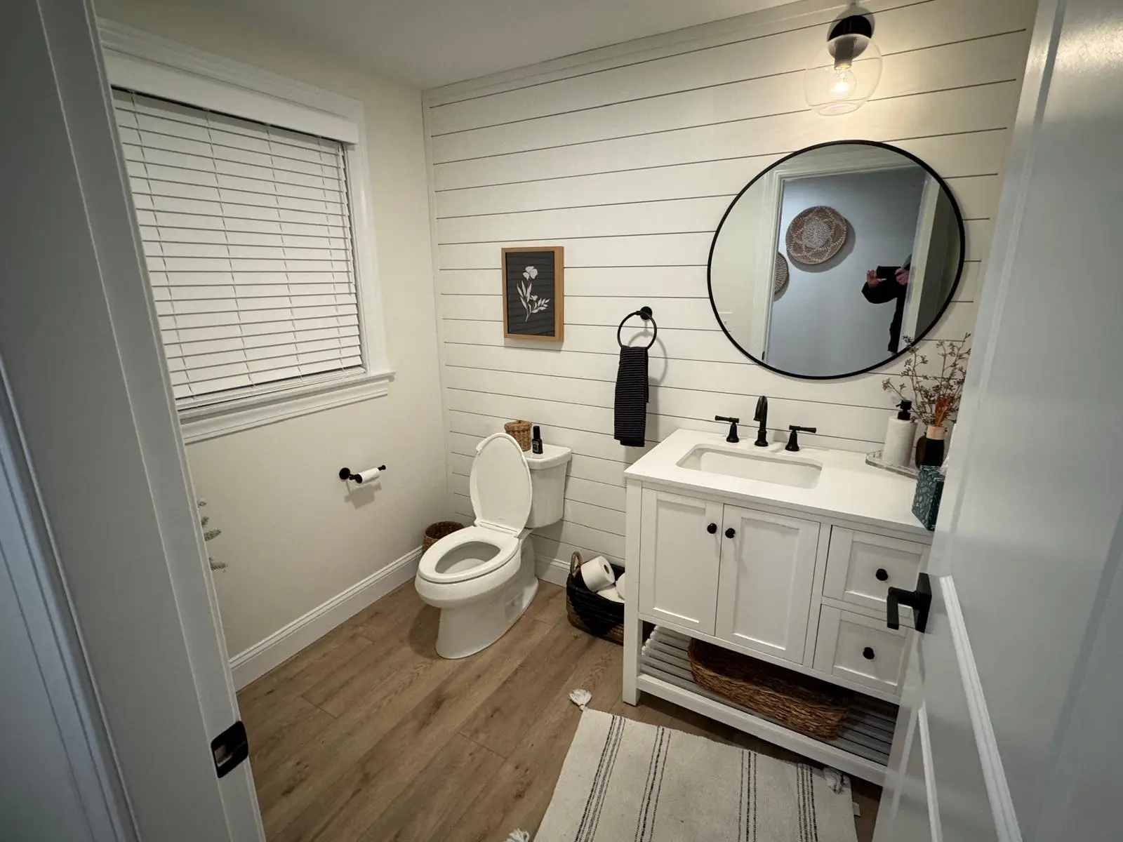 How much does it cost to paint a bathroom