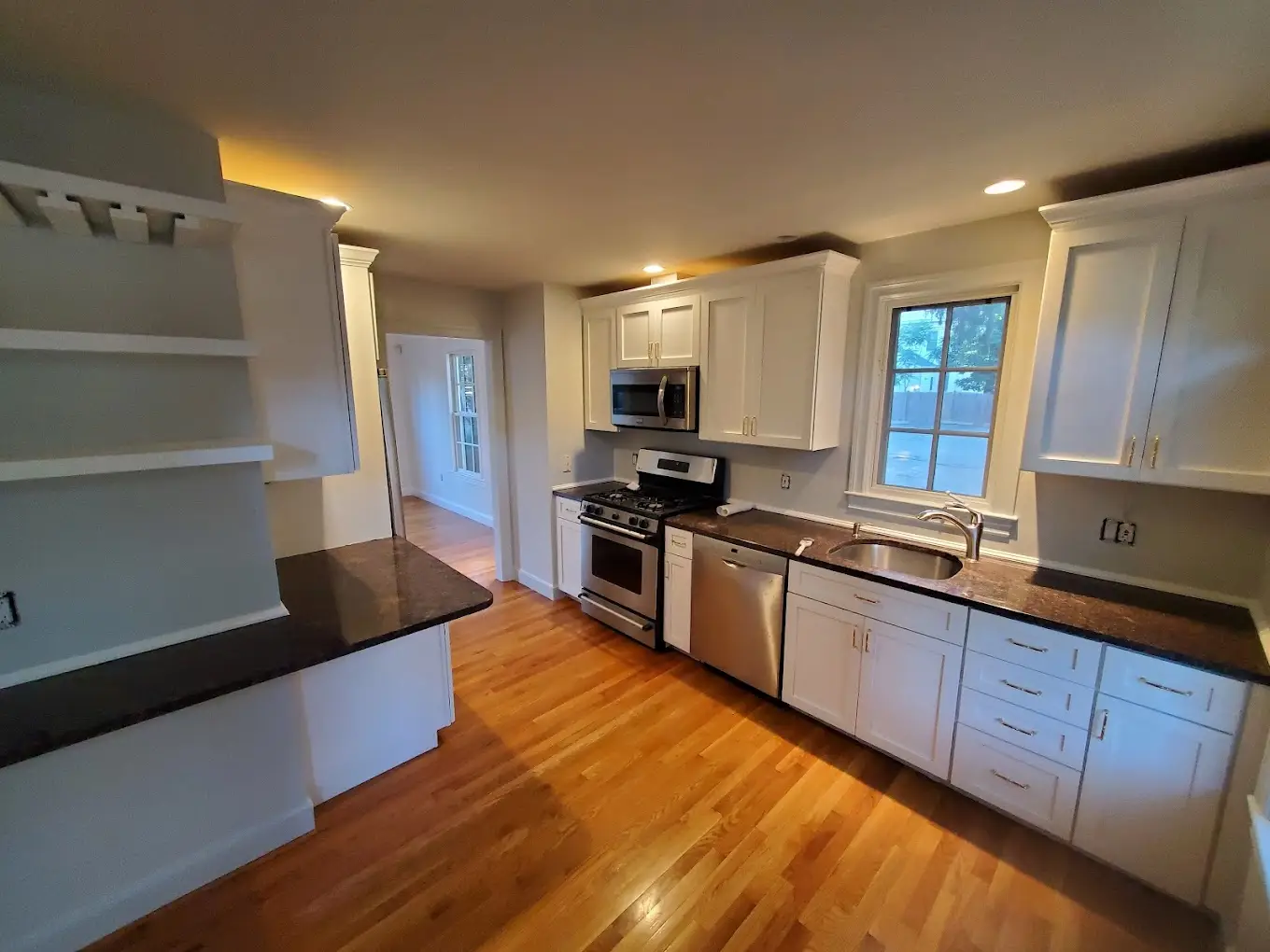 How much does it cost to paint kitchen cabinets