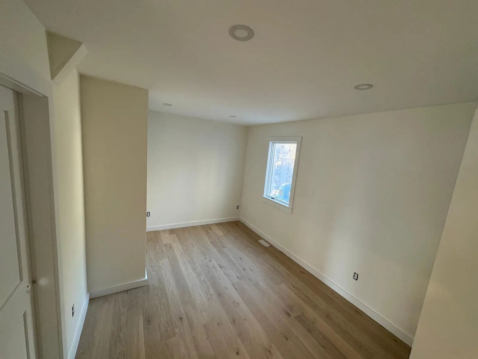 How much does it cost to paint a bedroom