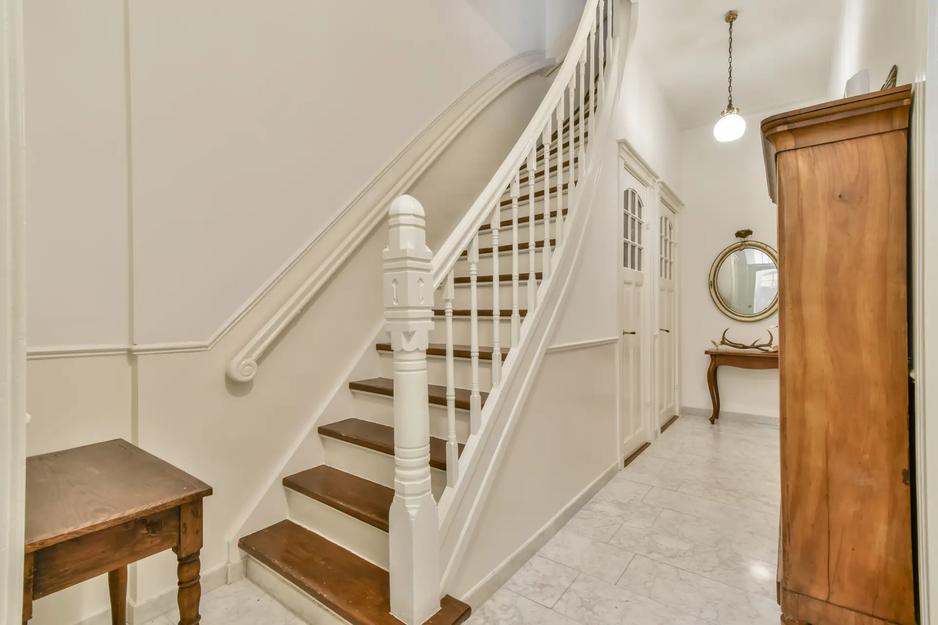 How to paint stair handrail
