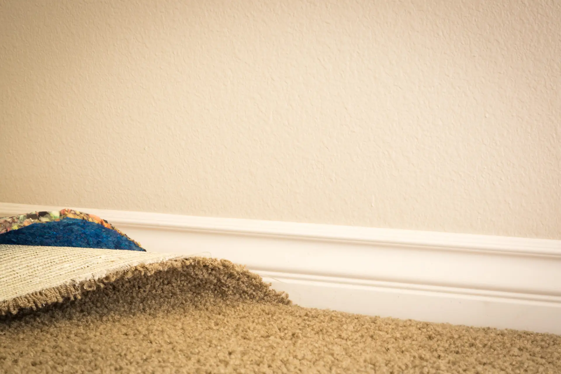 How to Paint Baseboards With Carpet